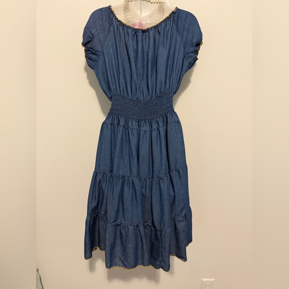 Super feminine and flattering jean denim Millenium dress size L 👗🌹 - Picture 3 of 5